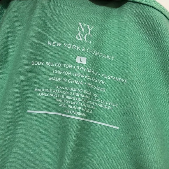 Ombré Ruffle Tank - Picture 3 of 3